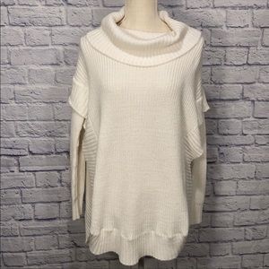 💙 6/$20 Quinn Sweater Size S Split Sides Knit Pull Over